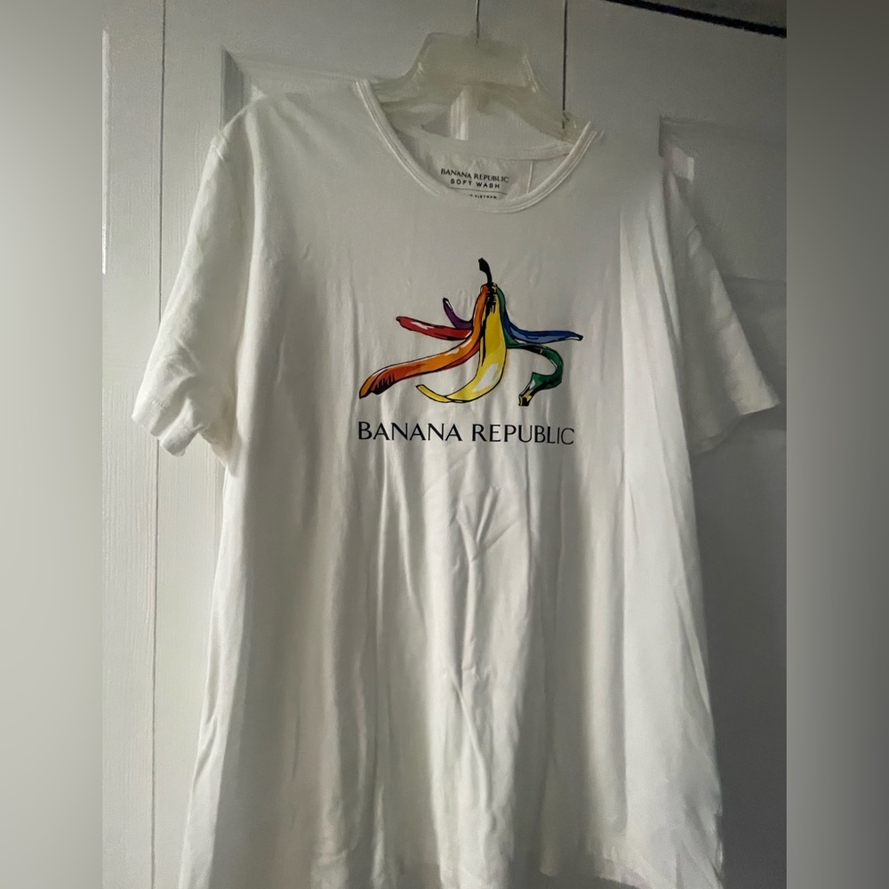 NWOT Banana Republic Rainbow Banana t-shirt 🌈